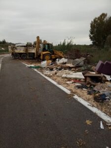Καθαρισμοί σε όλο το Δήμο από σκουπίδια